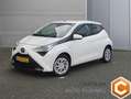 Toyota Aygo 1.0 VVT-i x-play Carplay/Cruise/Camera Weiß - thumbnail 1