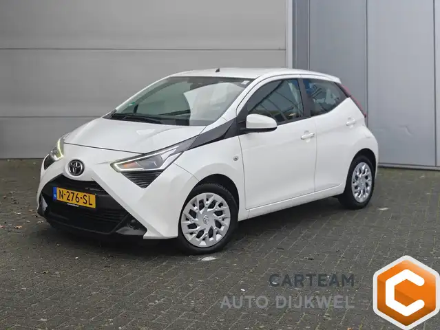 Toyota Aygo 1.0 VVT-i x-play Carplay/Cruise/Camera