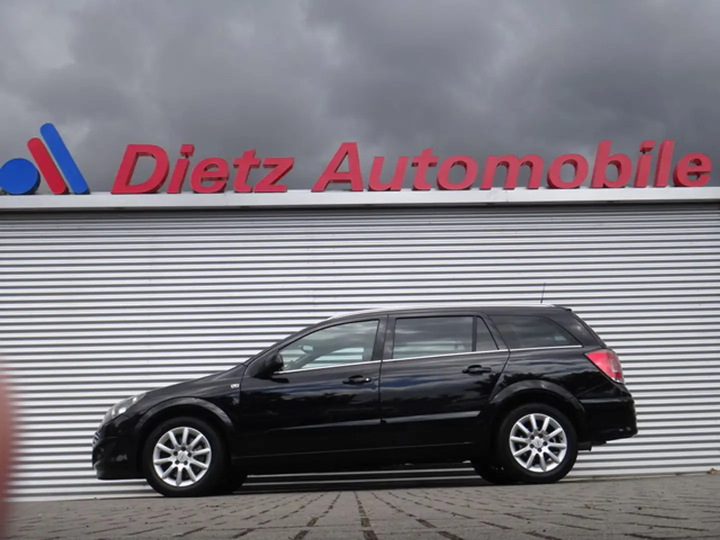 Opel Astra Caravan 1.9 CDTI Sitzheizung Schwarz - 1