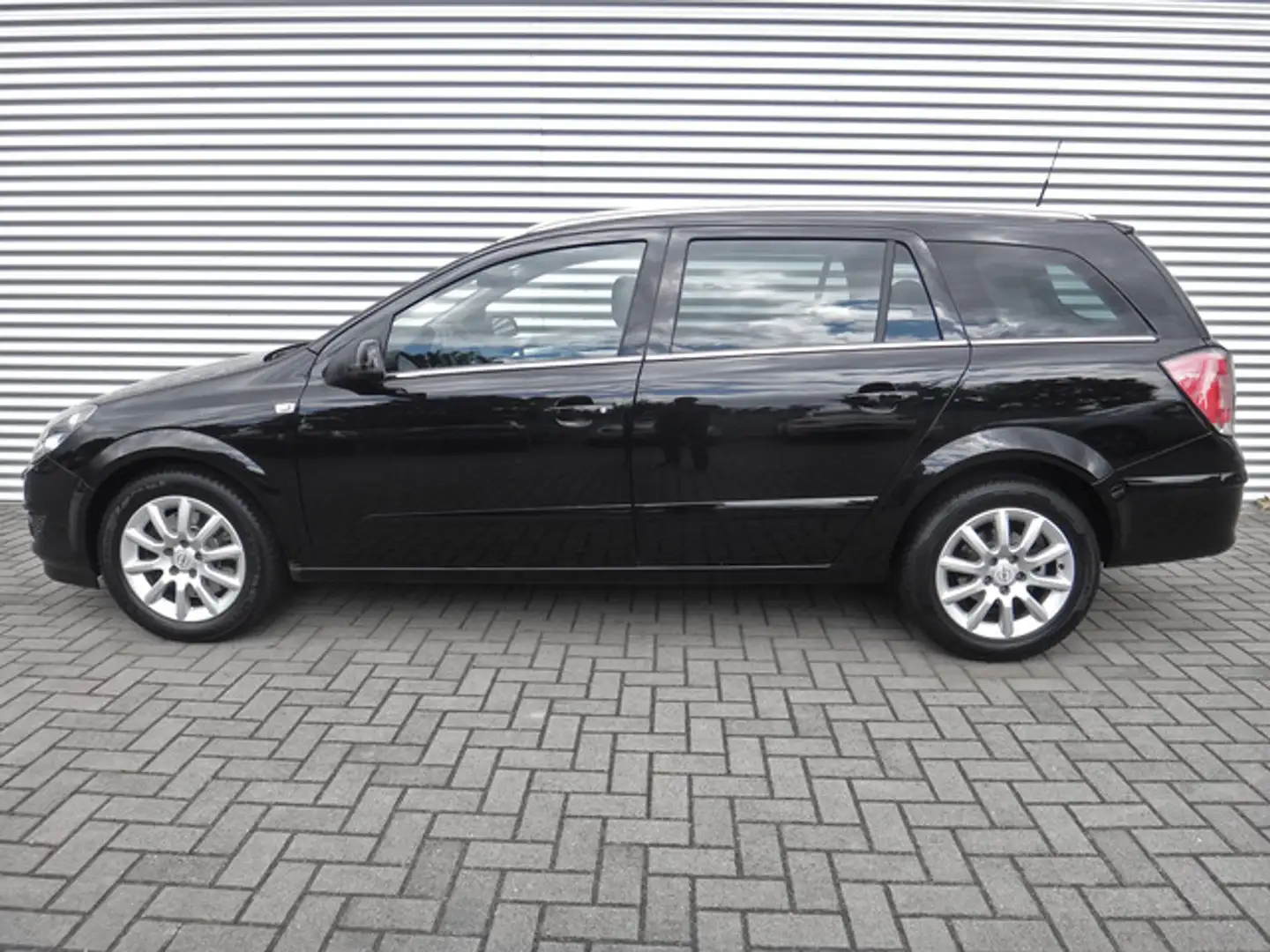 Opel Astra Caravan 1.9 CDTI Sitzheizung Schwarz - 2