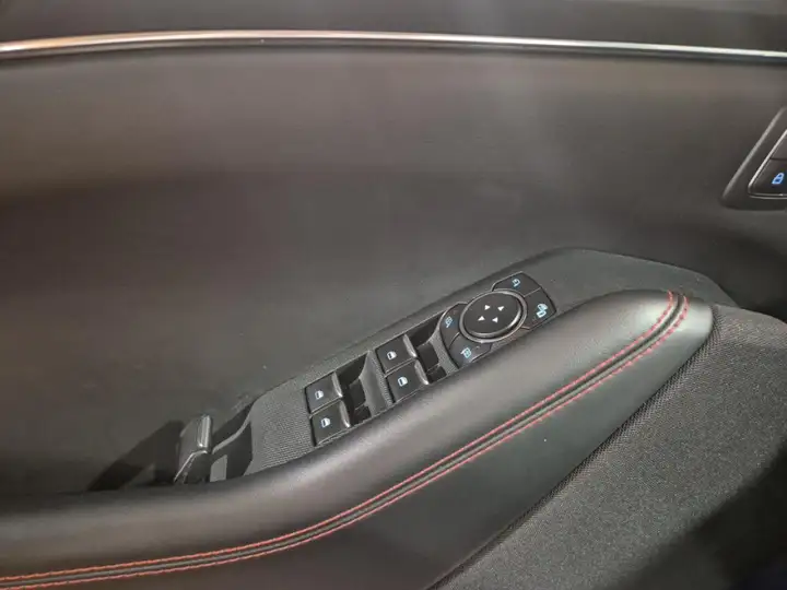 Ford Mustang Mach-E 2022, foto 21