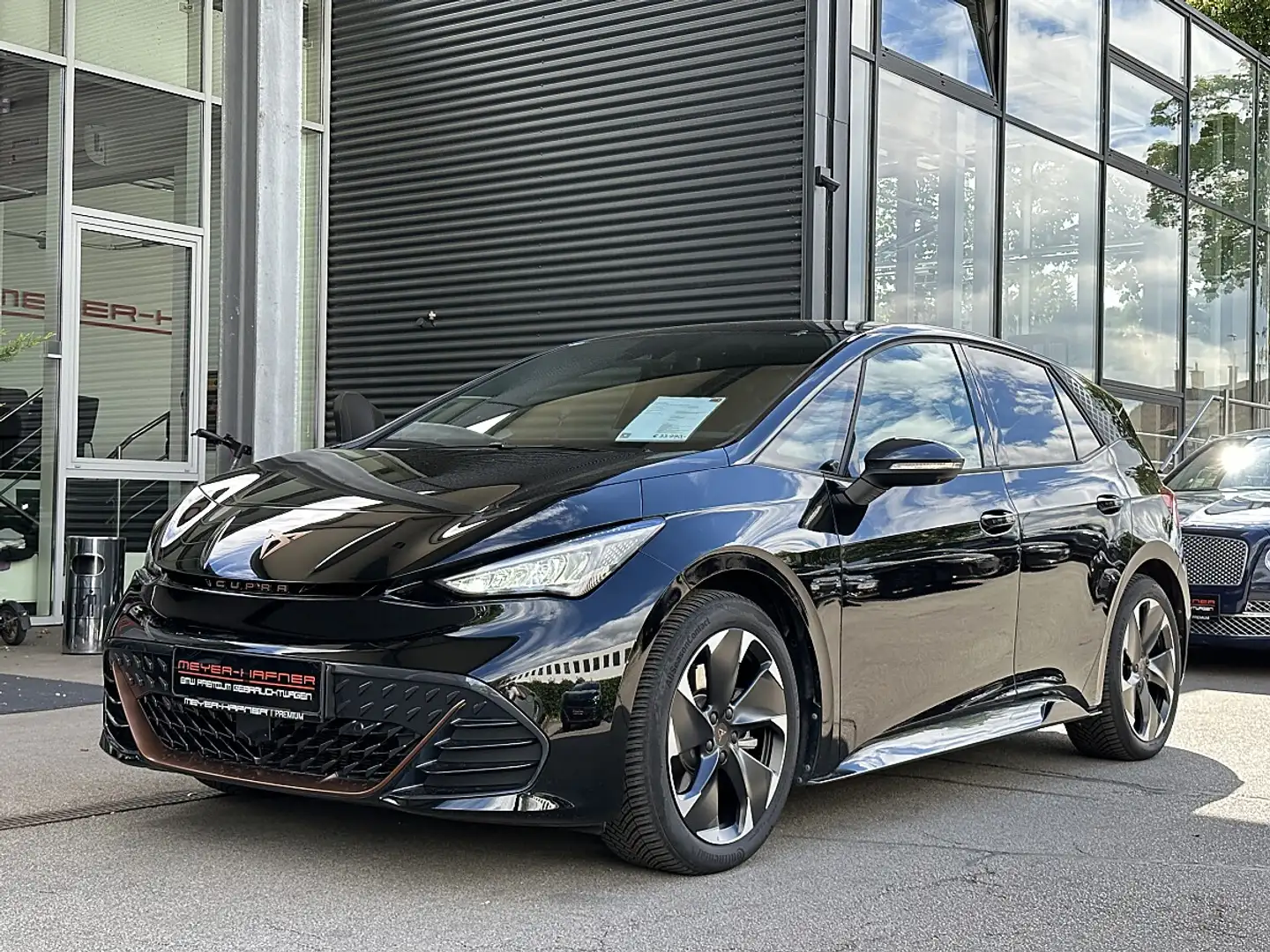 CUPRA Born 77kWh e-Boost / Wärmepumpe / Head Up / 19" Schwarz - 2