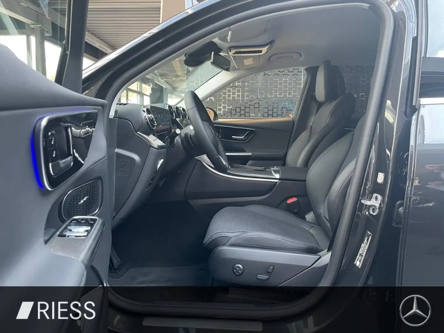 Mercedes-Benz GLC 200 4M AVANTGARDE+AHK+DIGITALLIGHT+KAMERA+19 Grau - 2