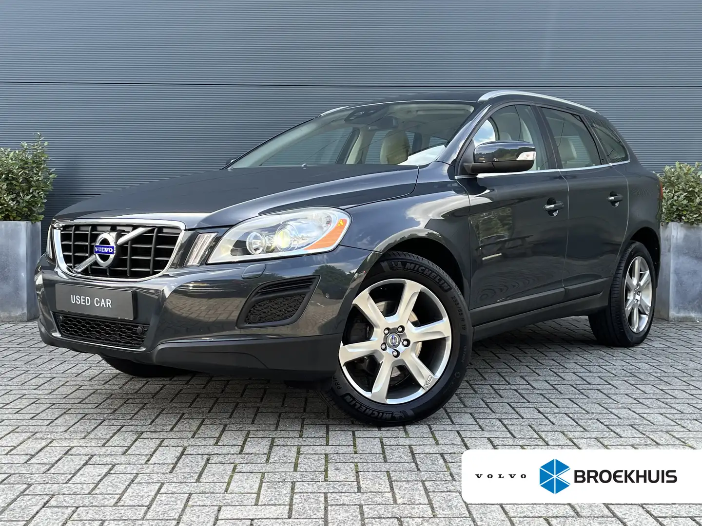 Volvo XC60 2.4 D5 AWD Summum | Achteruitrijcamera | Cruise co Grijs - 1