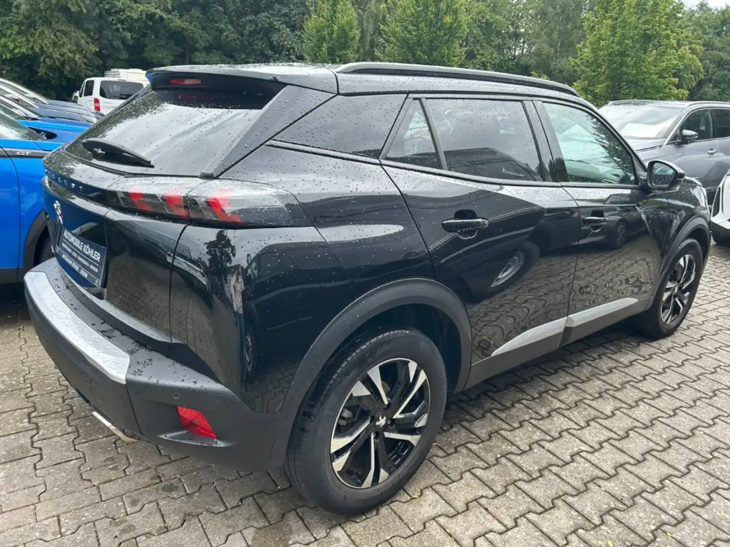 Peugeot 2008 1.2 Allure Pack LED CarPlay Sitzheizung Schwarz - 2