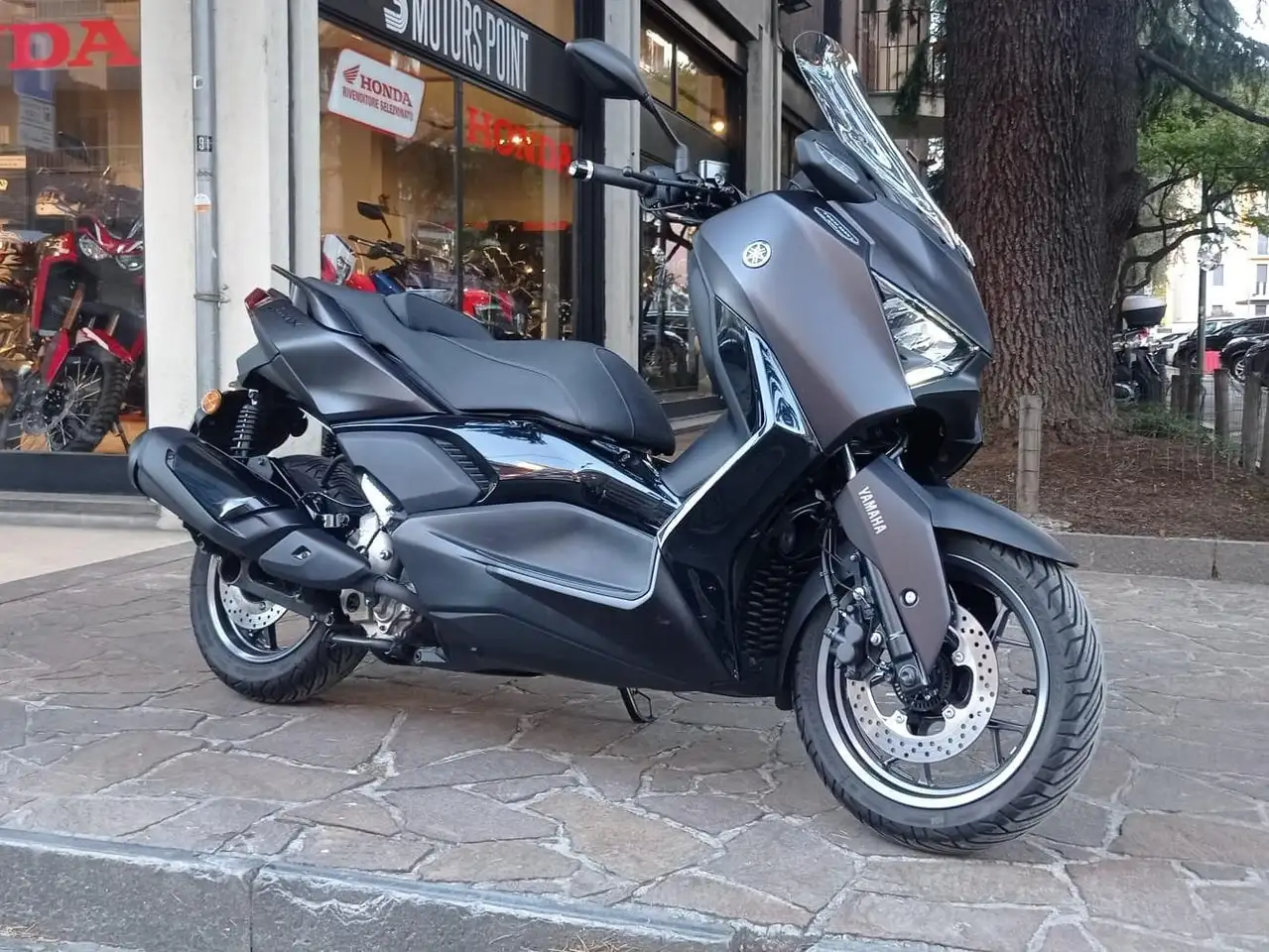Yamaha X-Max 300