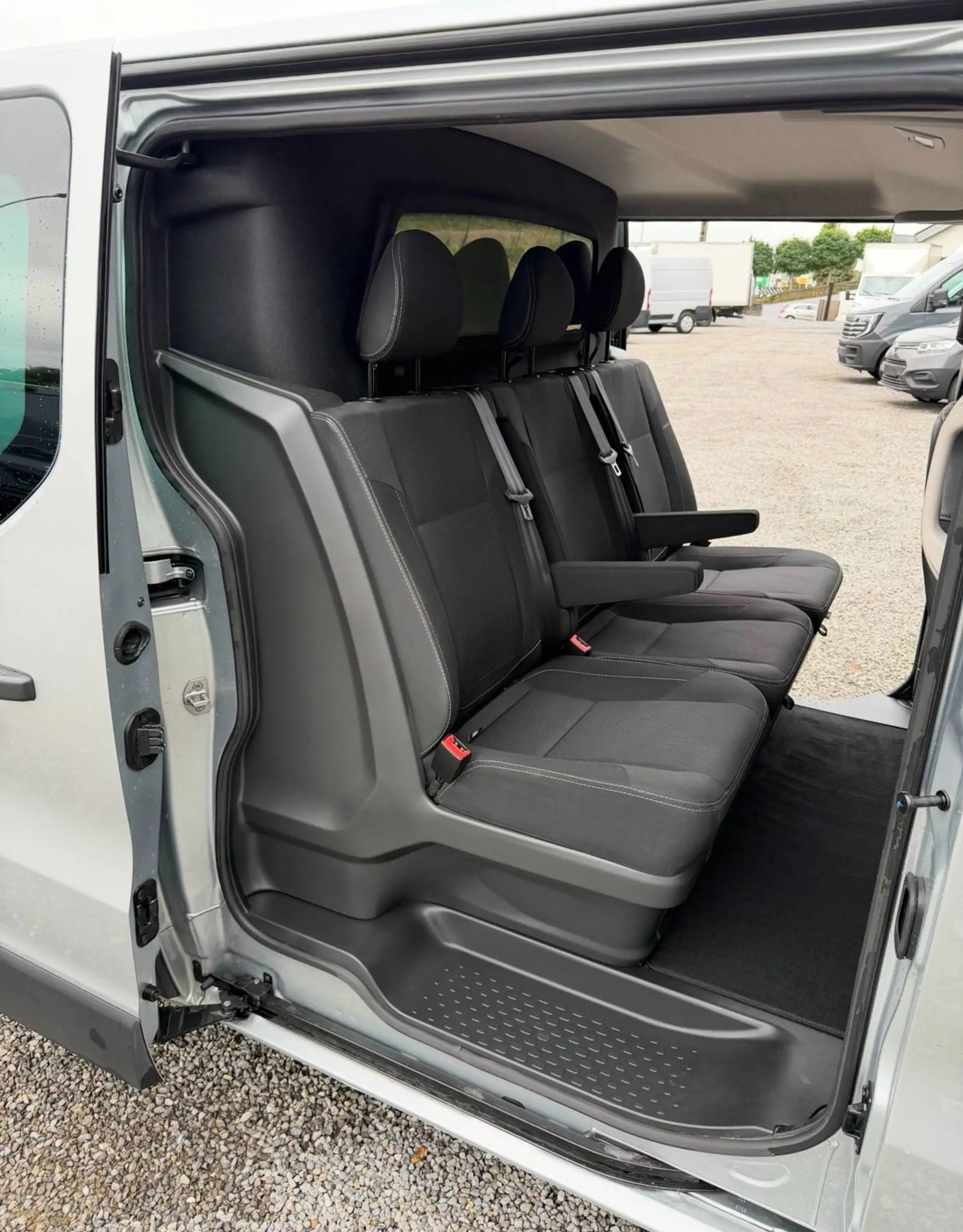 Renault Trafic 2.0// L2 // 170 PK// Automaat // 5 Seats // RED //€26440 Ex Btw — photo 8