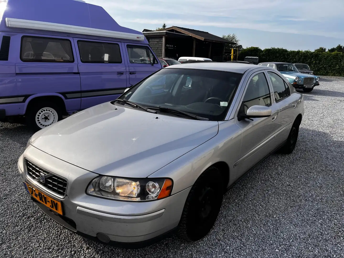 Volvo S60 2.4 Kinetic Chrono Gris - 1