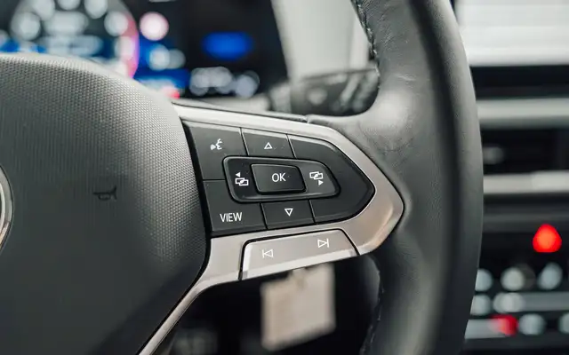 Volkswagen T-Roc view 14