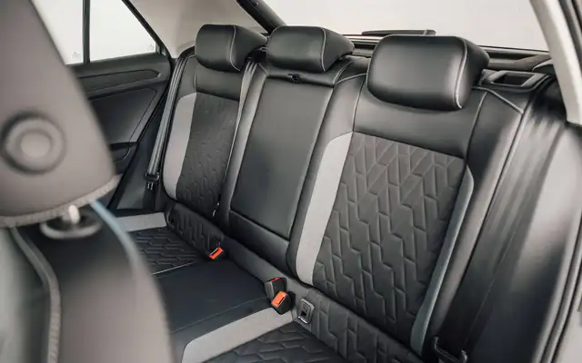 Volkswagen T-Roc view 8