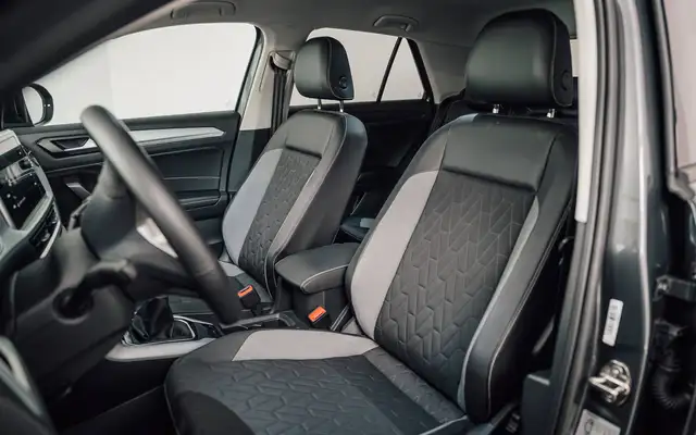 Volkswagen T-Roc view 9