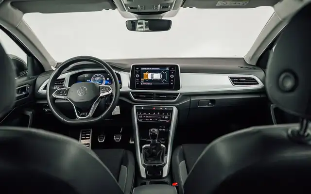 Volkswagen T-Roc view 11