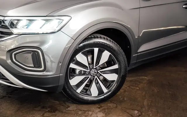 Volkswagen T-Roc view 6