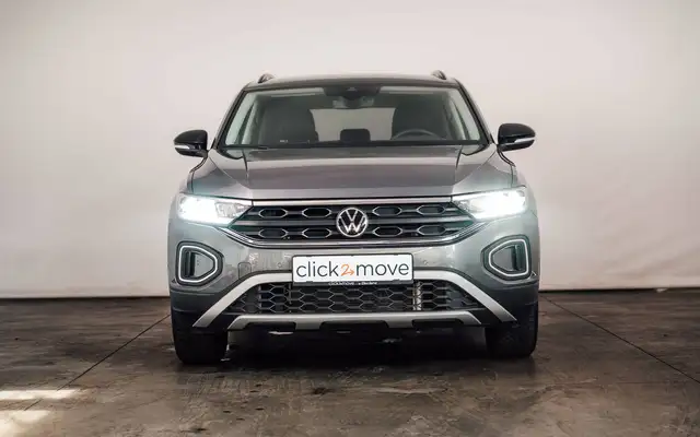 Volkswagen T-Roc view 3