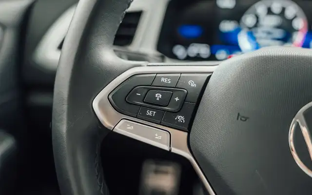 Volkswagen T-Roc view 13