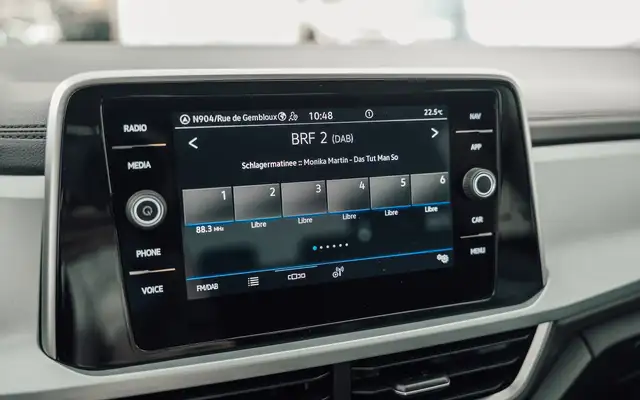 Volkswagen T-Roc view 15