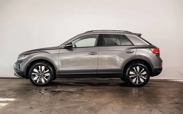 Volkswagen T-Roc view 2