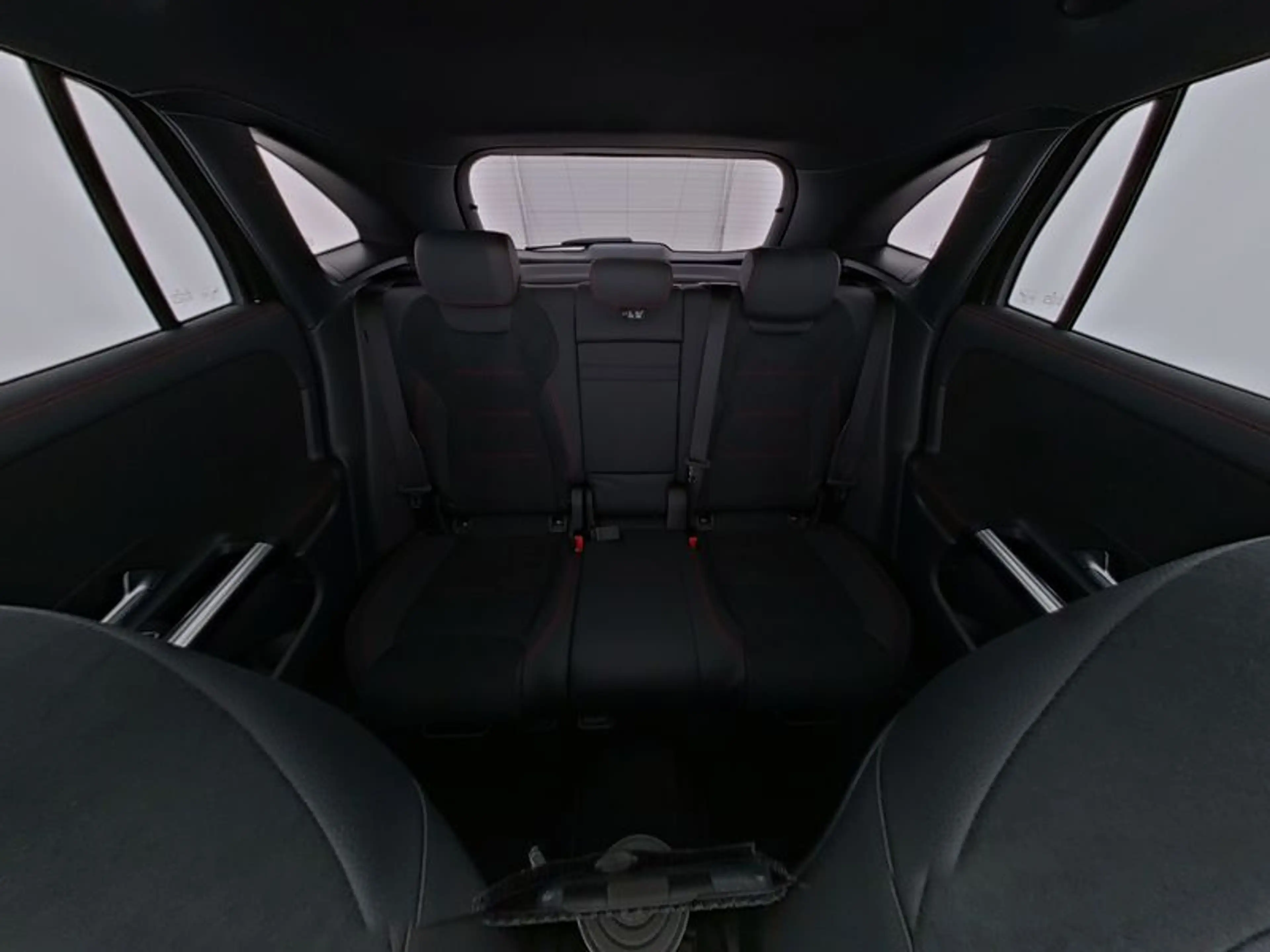 Mercedes-Benz GLA 220 4M AMG-Sport/MLB/Pano/Distr/Memo/Night — photo 10