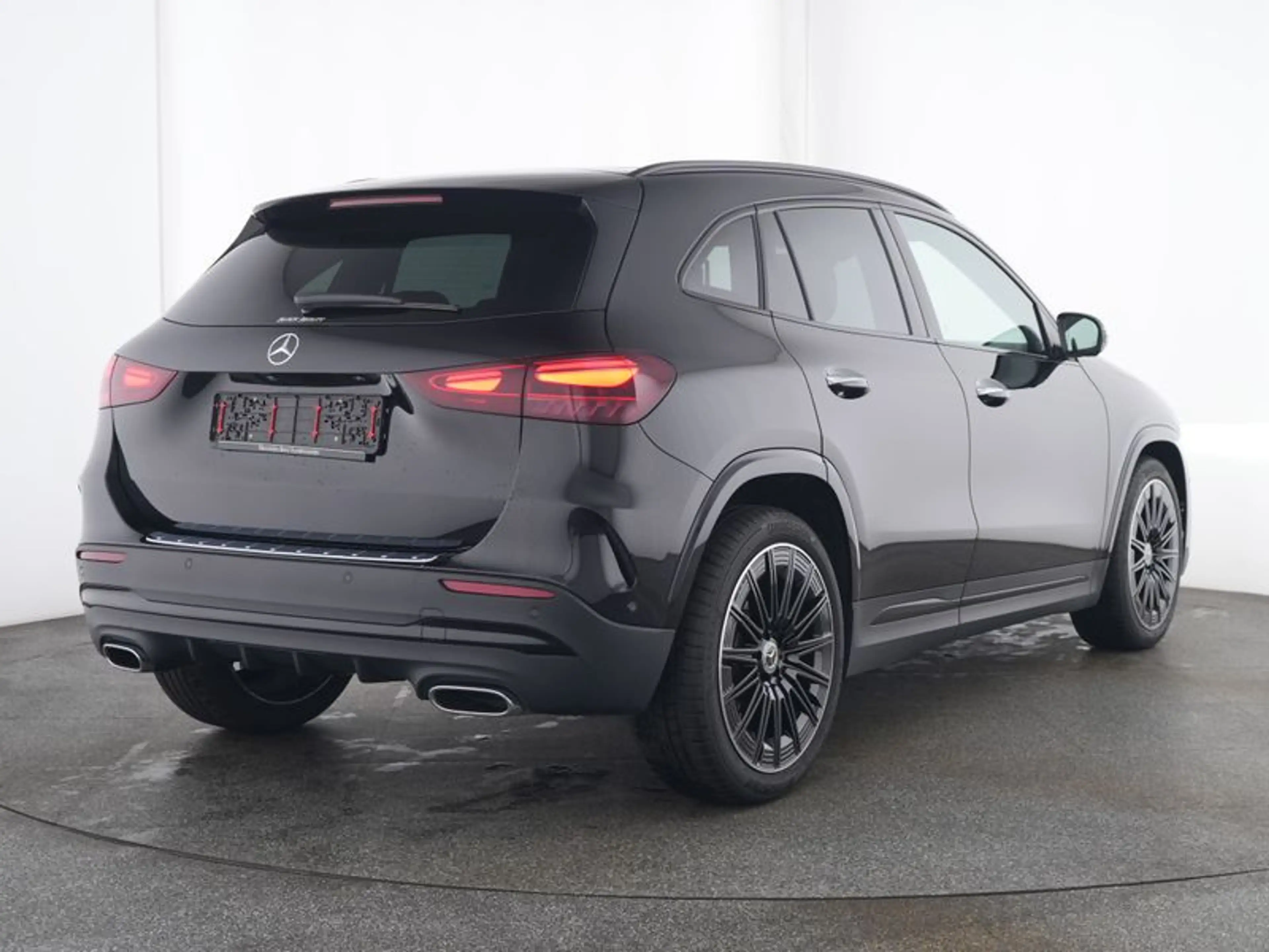 Mercedes-Benz GLA 220 4M AMG-Sport/MLB/Pano/Distr/Memo/Night — photo 3
