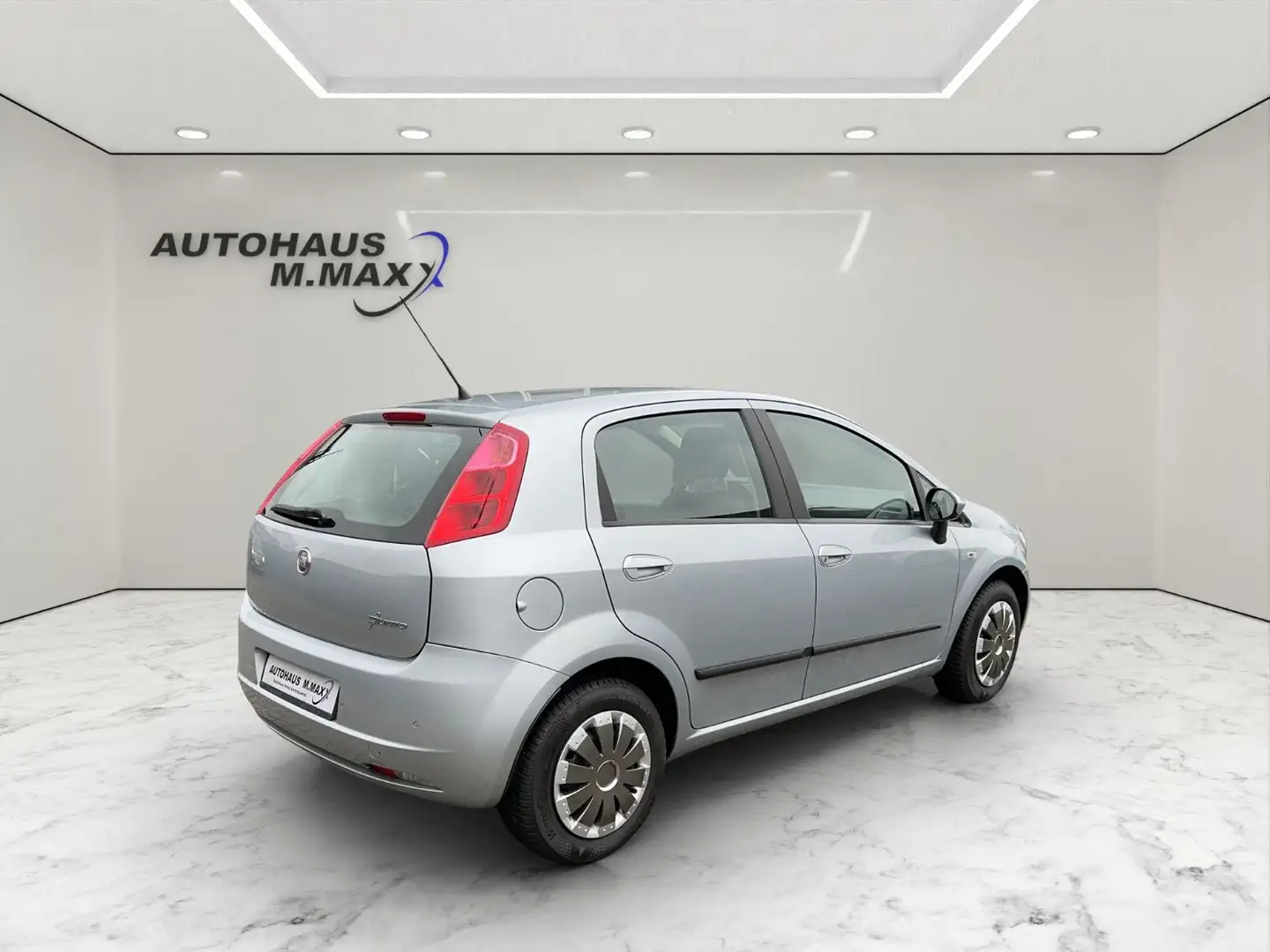 Fiat Grande Punto 1.4 8V Automatik Blue & Me Dynamic Grijs - 2