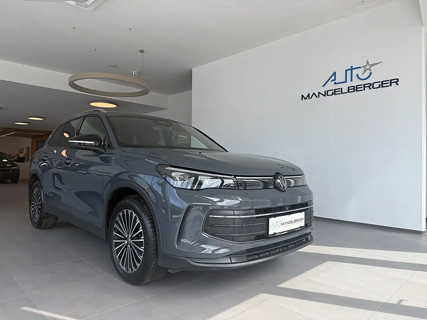 Volkswagen Tiguan 1.5 eTSI Life Grau - 1