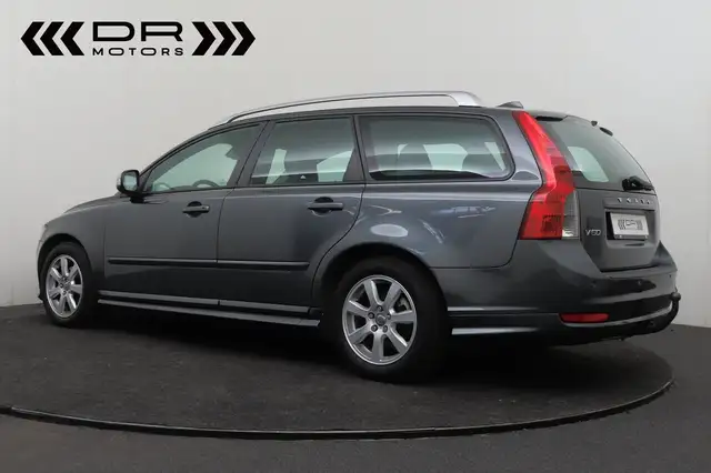 Volvo V50 view 3