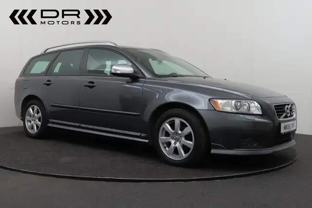 Volvo V50 view 2