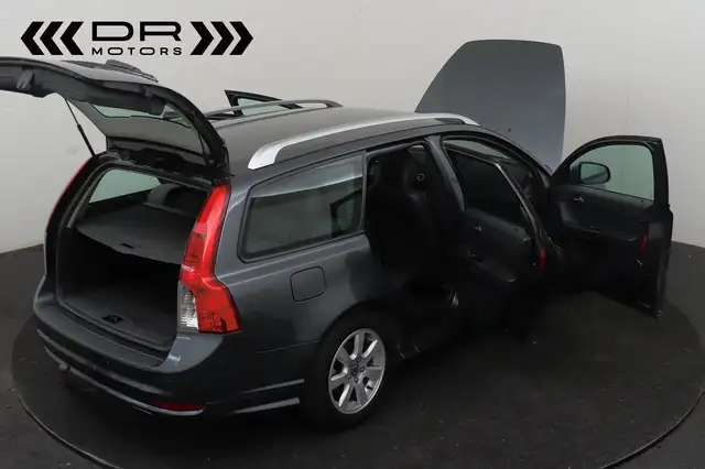 Volvo V50 view 4
