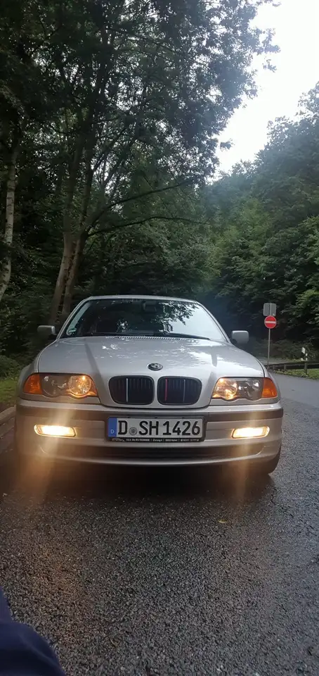BMW 320i, foto 1