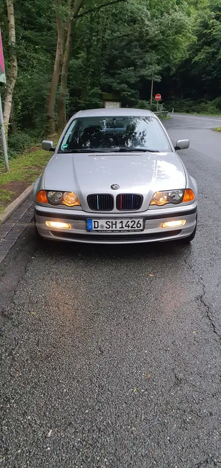 BMW 320i, foto 6