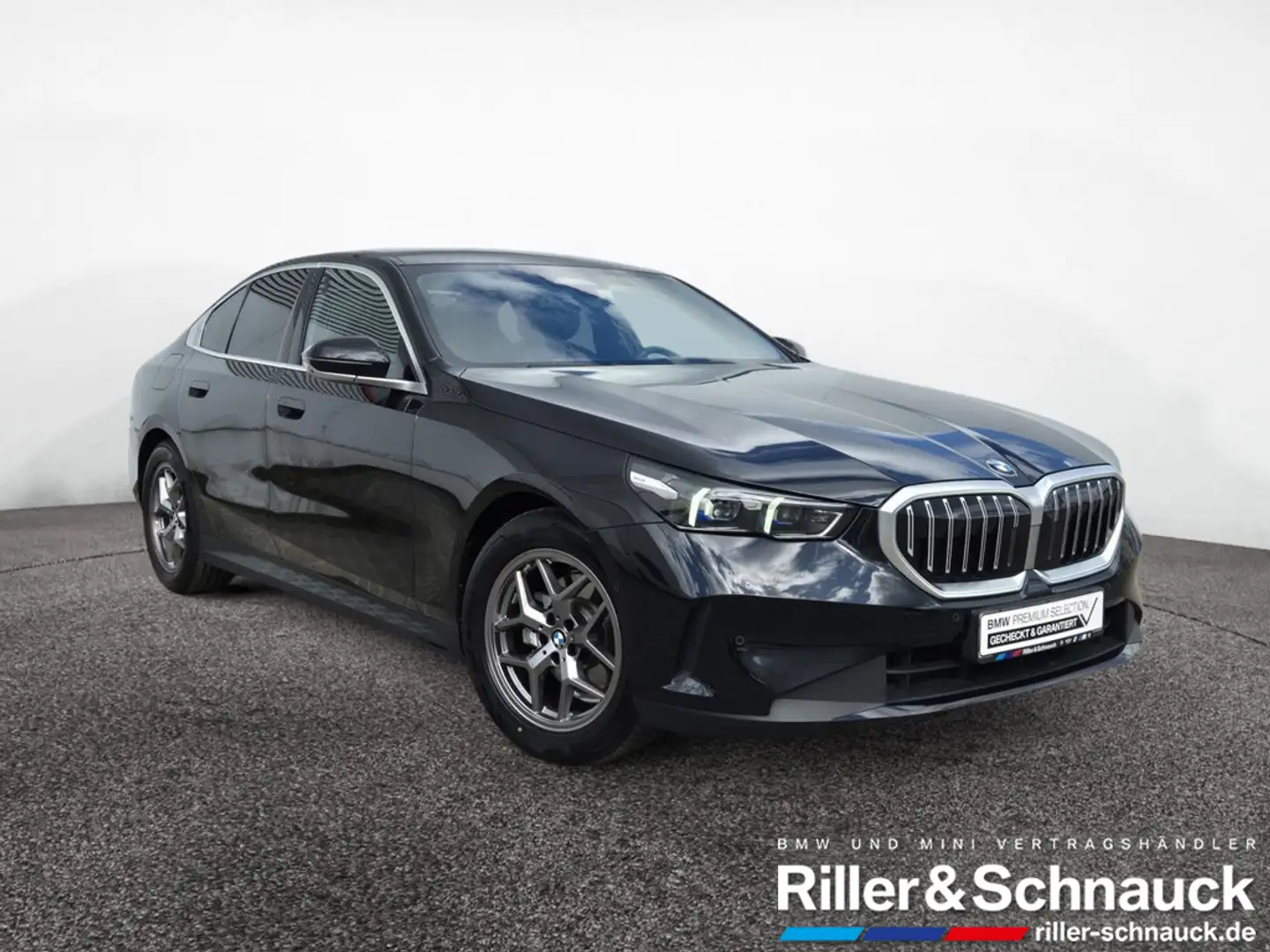 BMW 520 d xDrive PANO+STANDHZG+HK+ACC+HUD Schwarz - 2