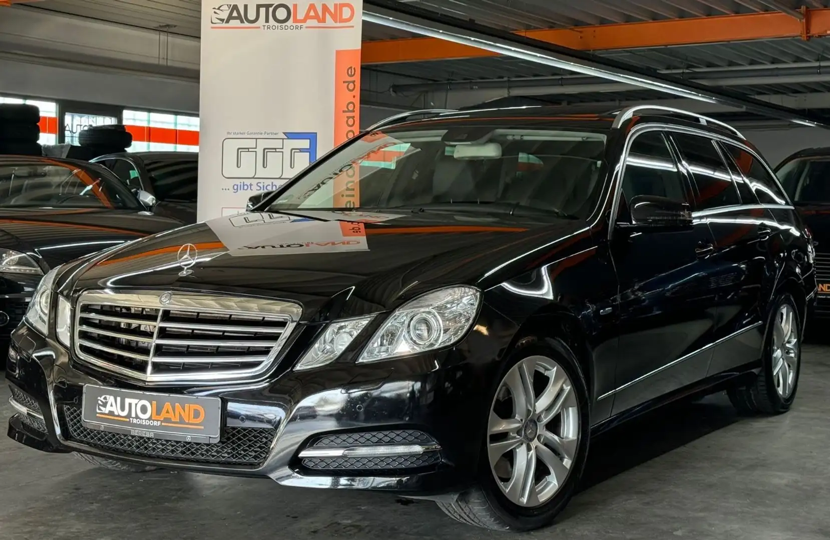 Mercedes-Benz E 300 CDI E -Klasse T-Modell BE*AUTOMA.*122 TKM* Schwarz - 2