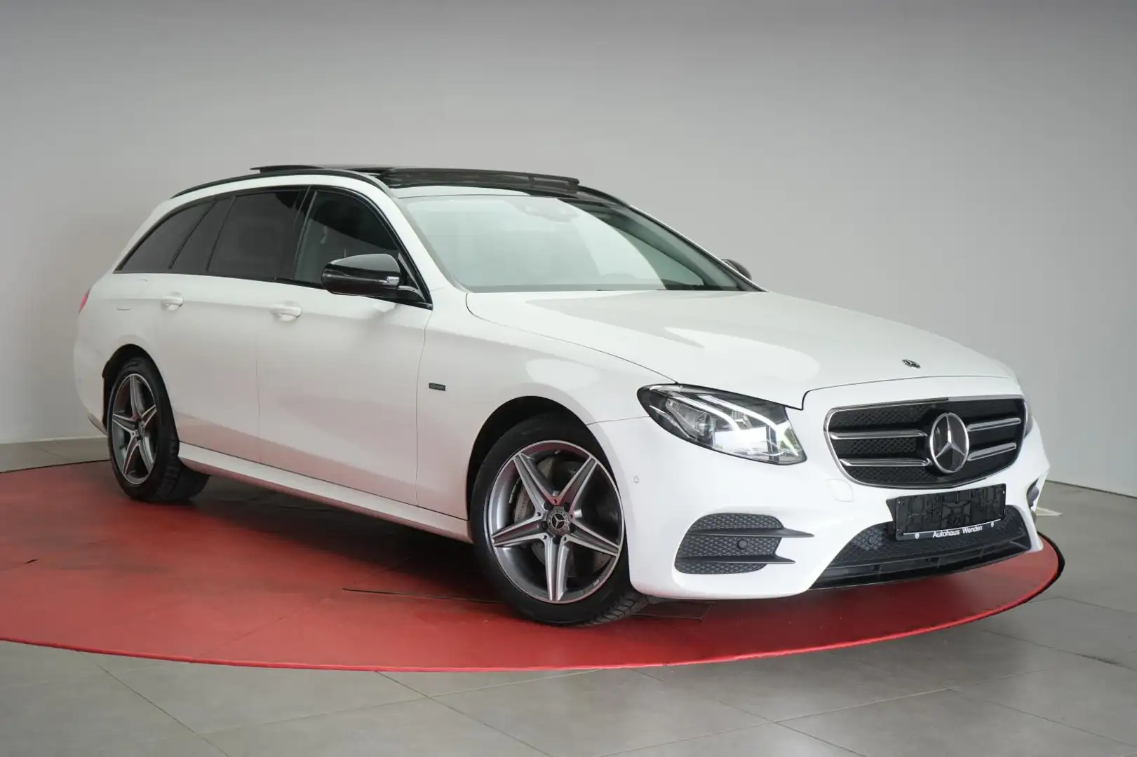 Mercedes-Benz E 300 de T 9G-Tronic Navi/Distronic/Kamera/Pano/ Weiß - 1