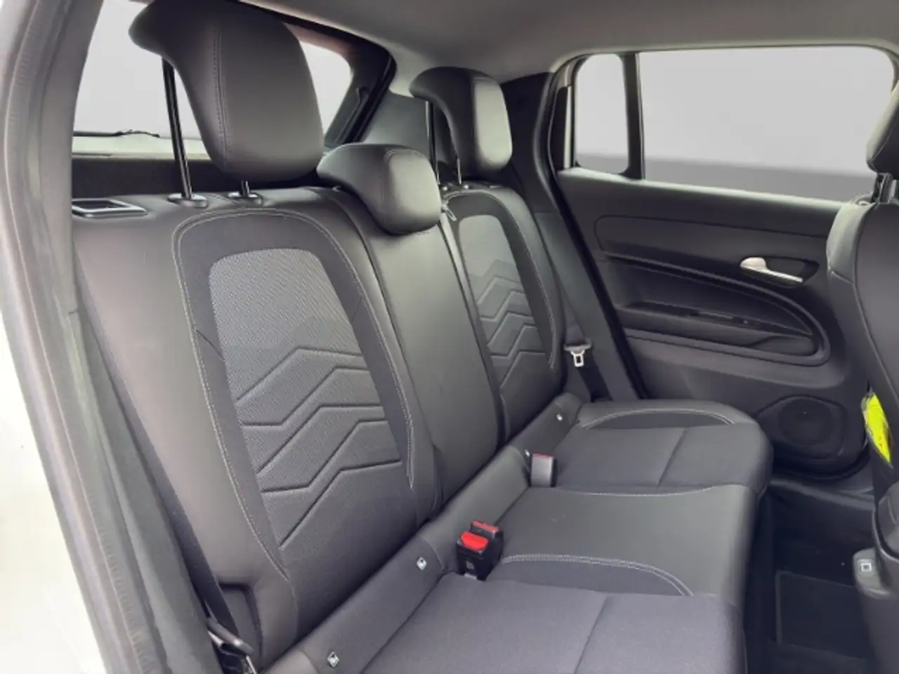 Jeep Avenger Altitude +ACC+CAM+NAVI+CARPLAY+LED+ 16