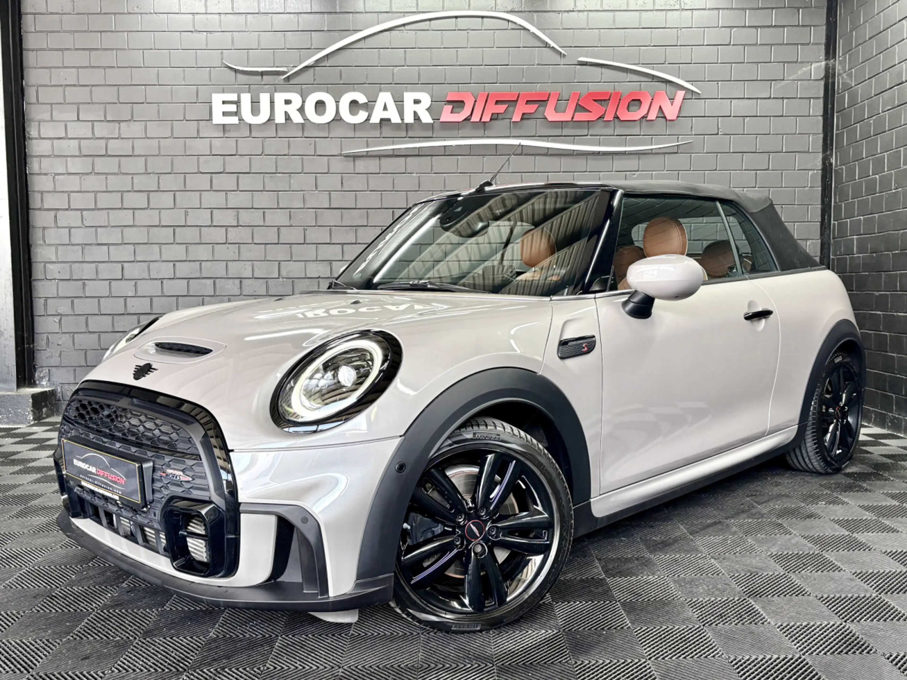 MINI Cooper S Cabrio JCW 178 CV *CAM* *HARMAN* *TÊTE HAUTE* *CUIR* — photo 2
