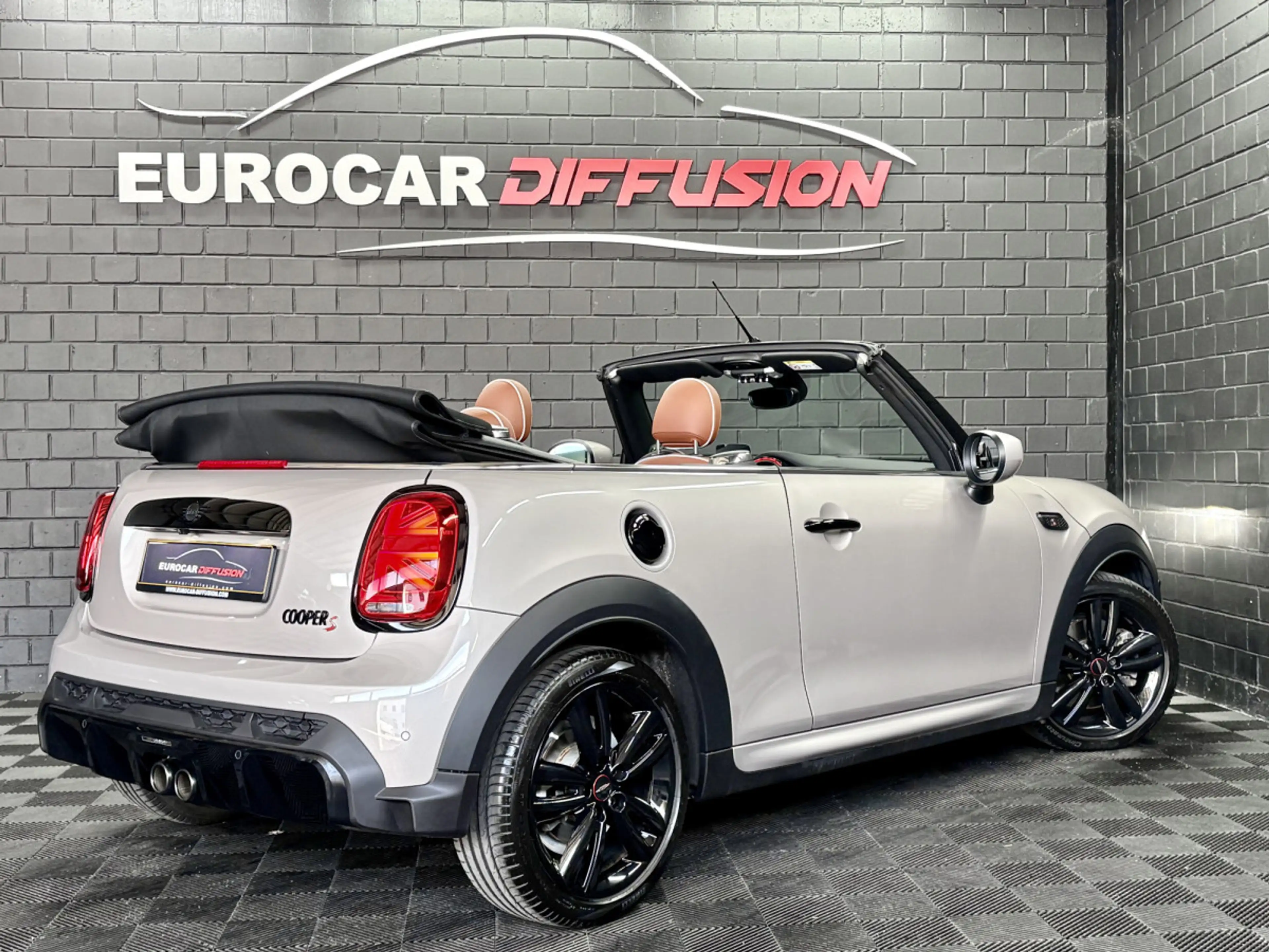 MINI Cooper S Cabrio JCW 178 CV *CAM* *HARMAN* *TÊTE HAUTE* *CUIR* — photo 7