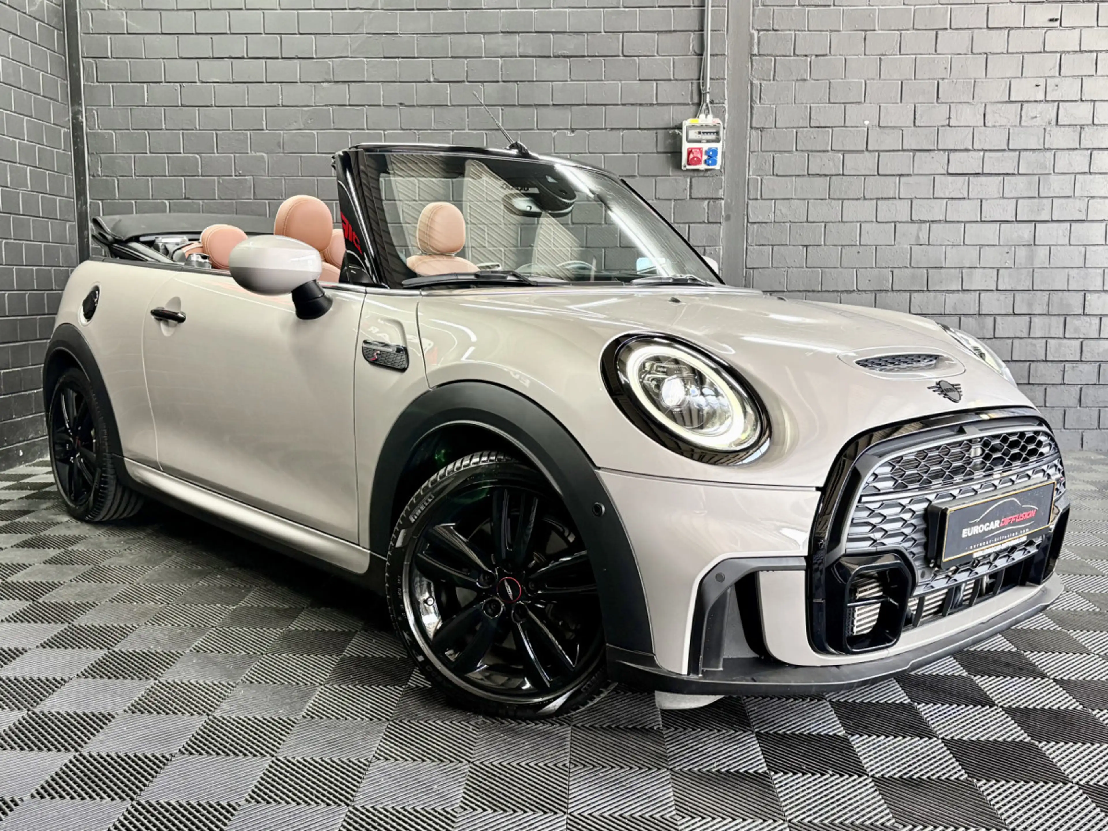 MINI Cooper S Cabrio JCW 178 CV *CAM* *HARMAN* *TÊTE HAUTE* *CUIR* — photo 4