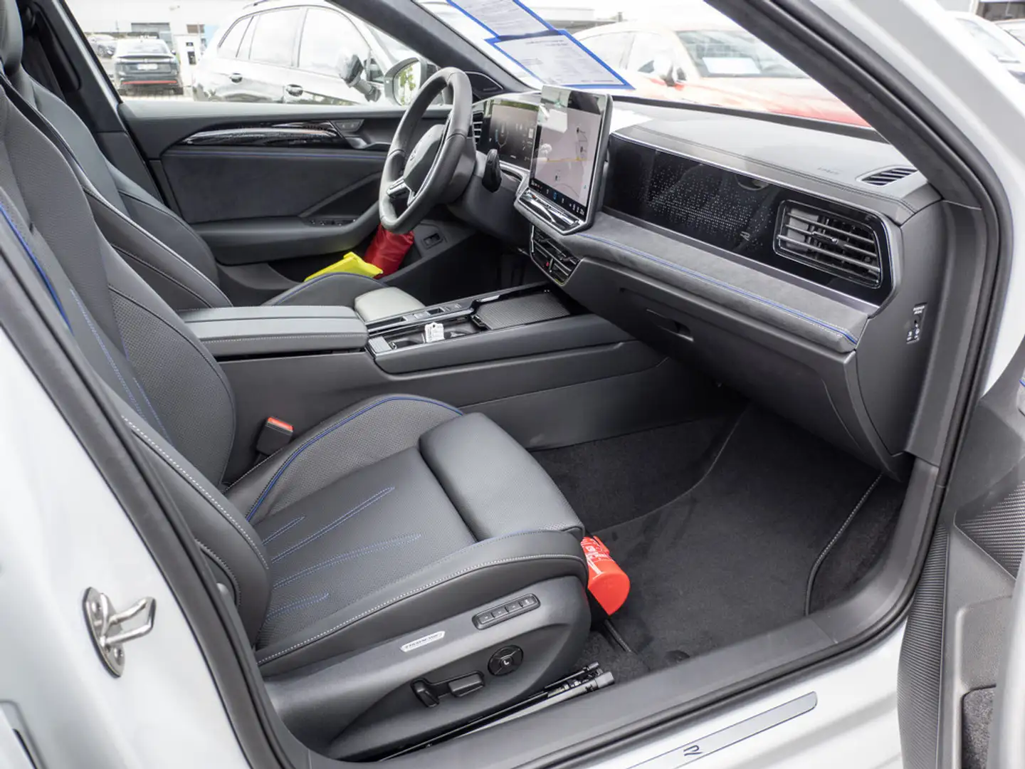 Volkswagen Passat Variant 2.0 TDI R-Line 4M. PANO 360° Wit - 2