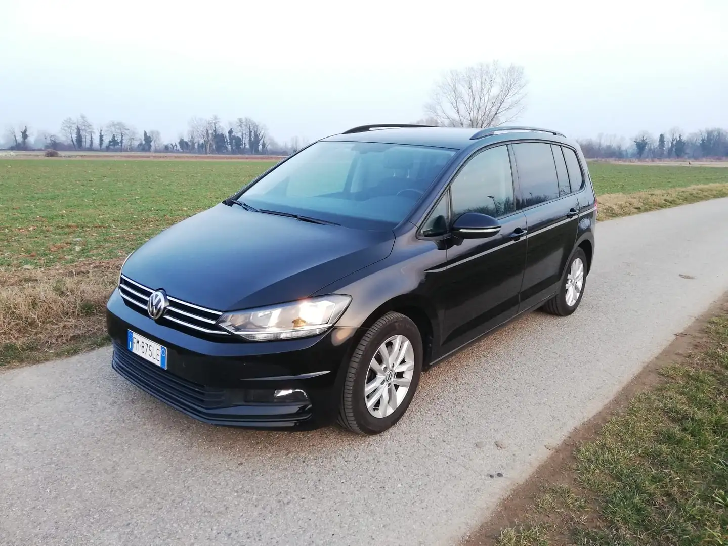 Volkswagen Touran Touran III 2015 1.6 tdi Comfortline 115cv dsg Fekete - 1