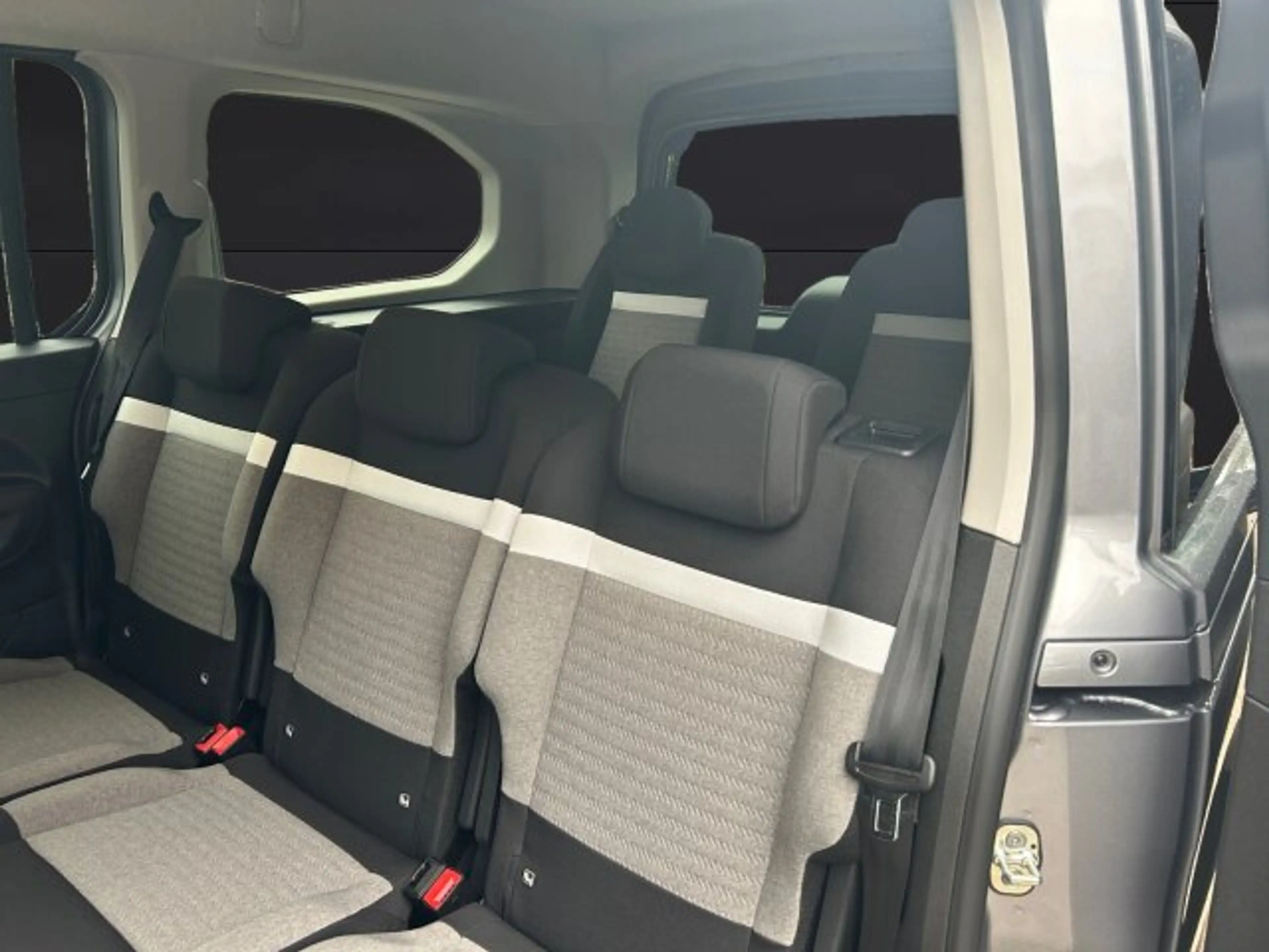Citroen Berlingo Berlingo XL 130 MAX BAR +180°Kamera+NAV+ACC+SHZ+ — photo 9