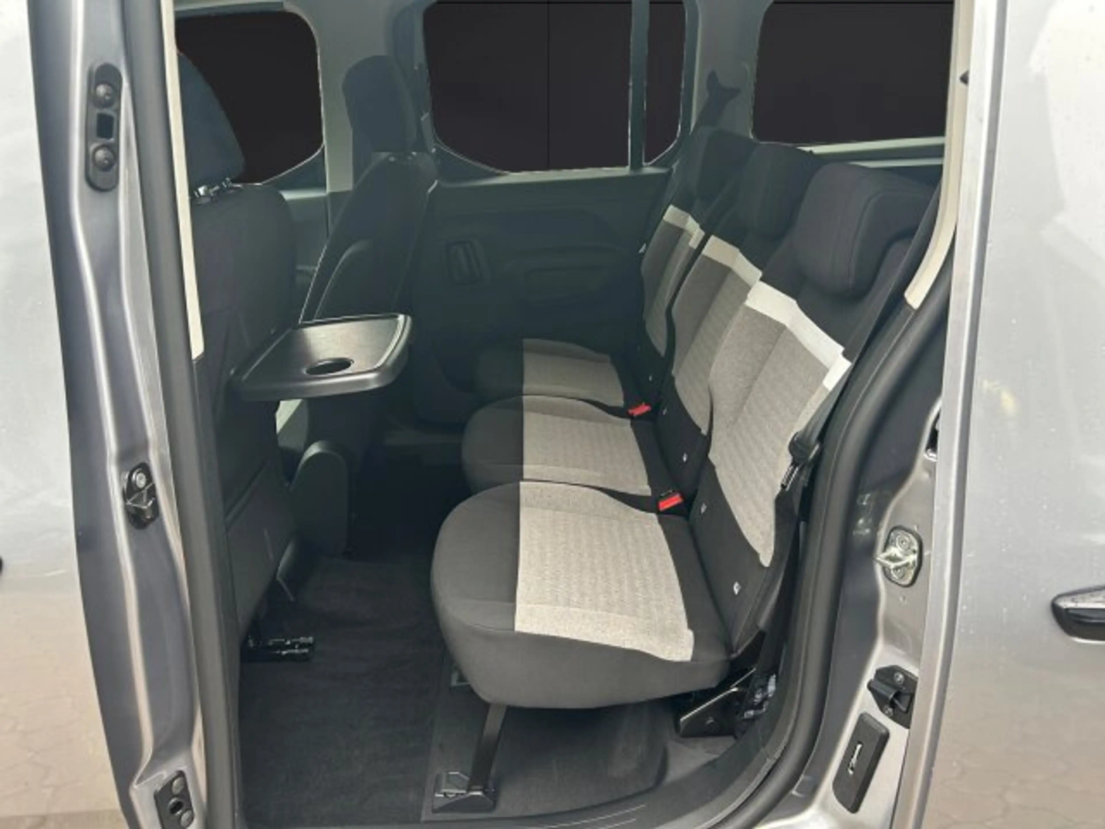 Citroen Berlingo Berlingo XL 130 MAX BAR +180°Kamera+NAV+ACC+SHZ+ — photo 13