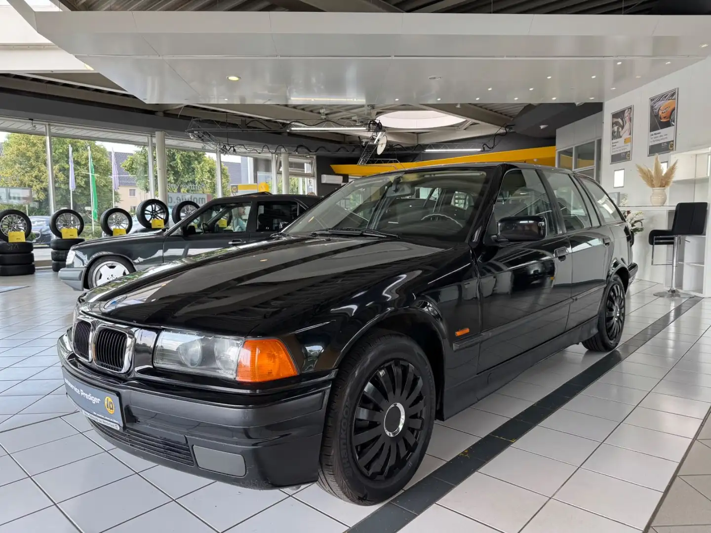 BMW 316 +AUTOMATIK+KLIMA+HU 06/2027* Zwart - 1