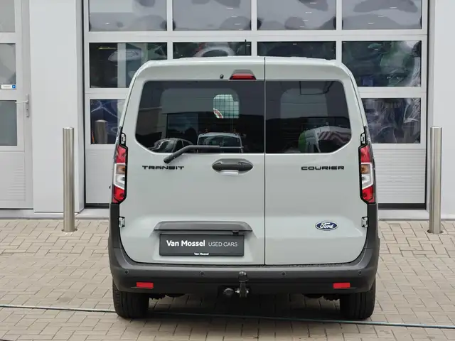 Ford Transit Courier view 6