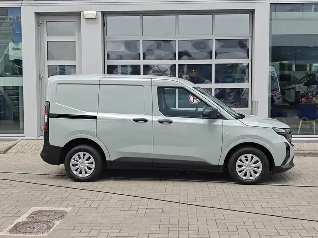 Ford Transit Courier view 4