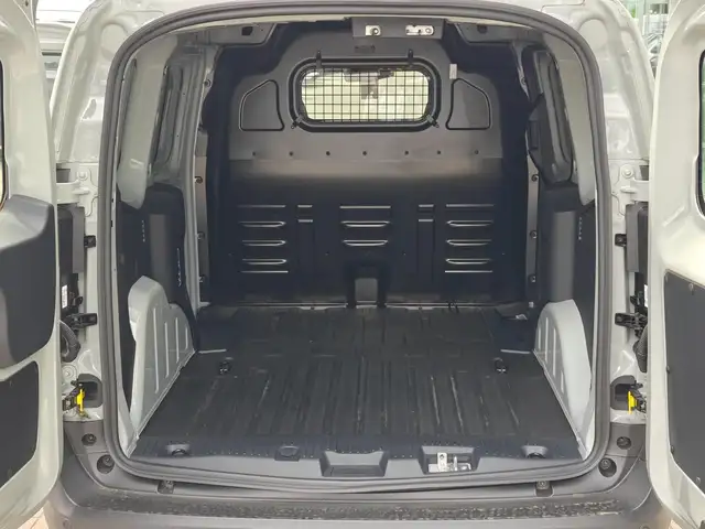 Ford Transit Courier view 9