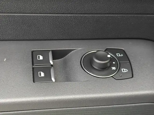 Ford Transit Courier view 11