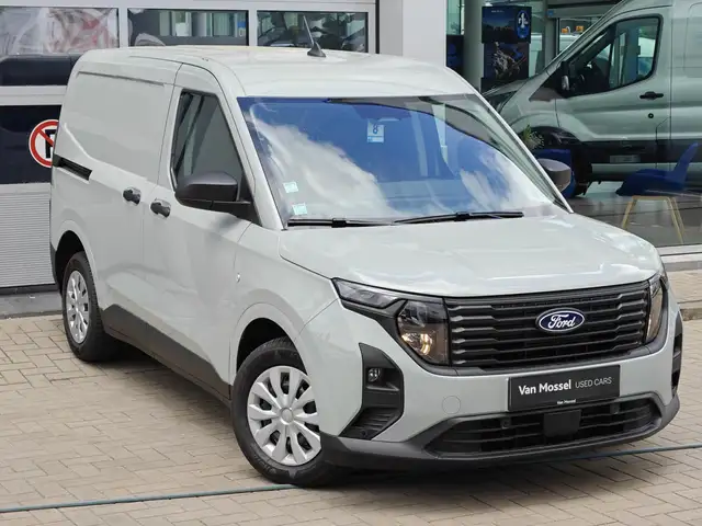 Ford Transit Courier view 3