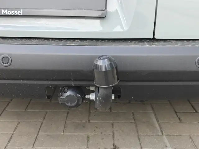 Ford Transit Courier view 10