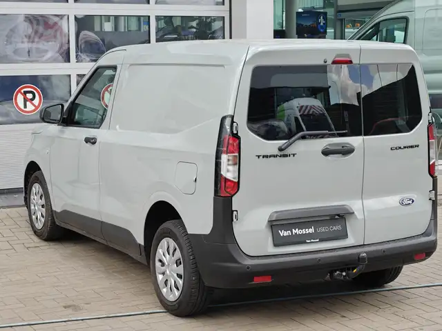 Ford Transit Courier view 7