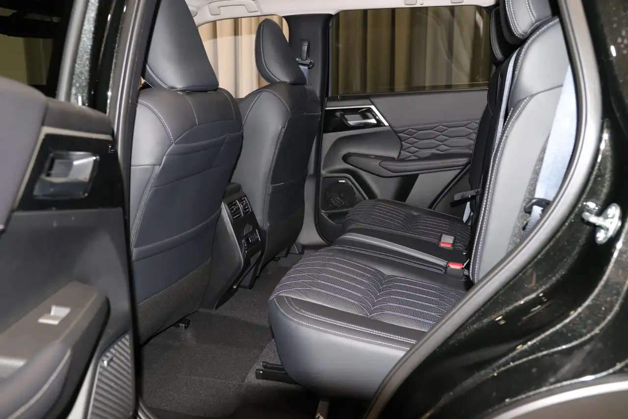 Mitsubishi Outlander снимка Mitsubishi Outlander